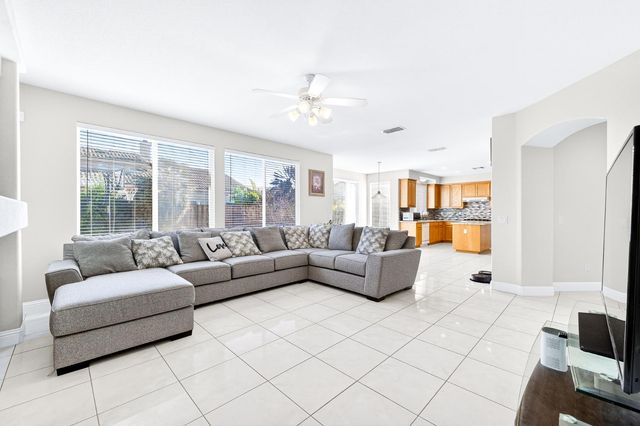 7905 Kawana Ct, Sacramento, CA 95829