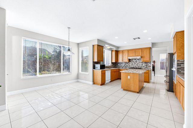 7905 Kawana Ct, Sacramento, CA 95829