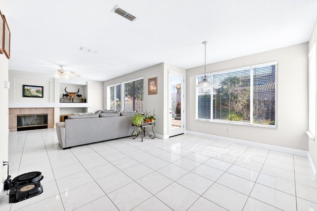 7905 Kawana Ct, Sacramento, CA 95829