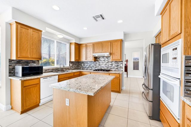 7905 Kawana Ct, Sacramento, CA 95829