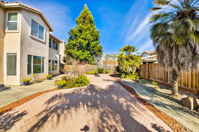 7905 Kawana Ct, Sacramento, CA 95829