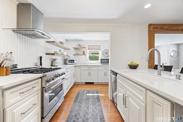 18 Willow Lane, Morris, CT 06763
