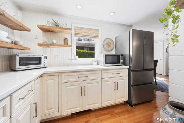 18 Willow Lane, Morris, CT 06763