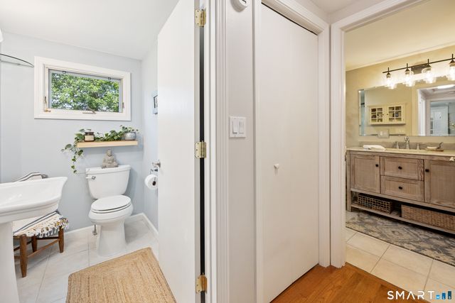 18 Willow Lane, Morris, CT 06763