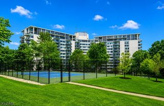 1 Claridge Dr 114, Verona Twp., NJ 07044