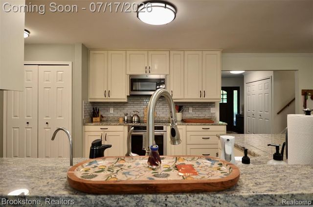 4979 Waw Ban See Drive, Clarkston, MI 48348