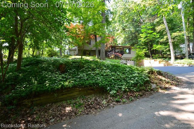 4979 Waw Ban See Drive, Clarkston, MI 48348