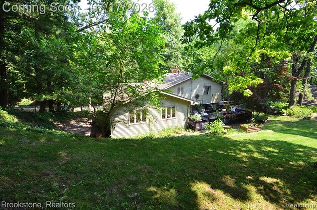 4979 Waw Ban See Drive, Clarkston, MI 48348