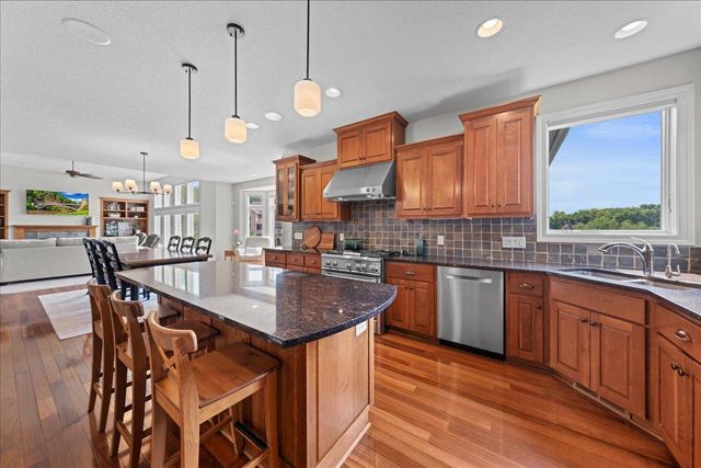 10614 Maple Boulevard, Woodbury, MN 55129