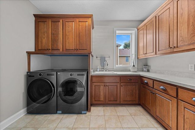 10614 Maple Boulevard, Woodbury, MN 55129