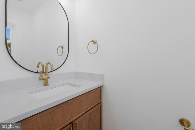 932 SOUTHERN AVE SE, Washington, DC 20032