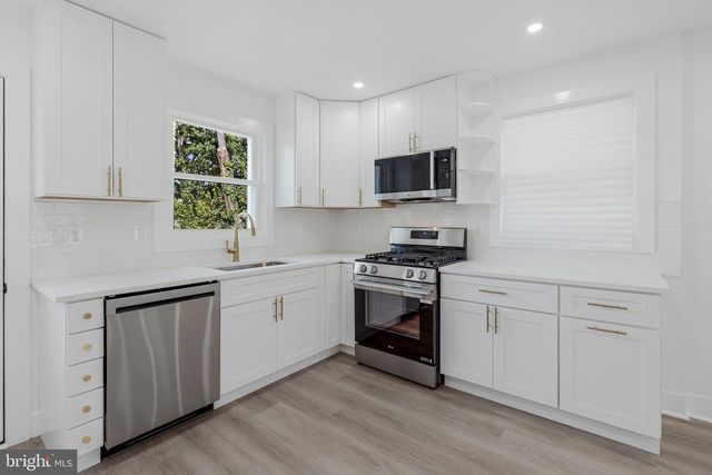 932 SOUTHERN AVE SE, Washington, DC 20032