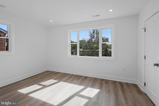 932 SOUTHERN AVE SE, Washington, DC 20032