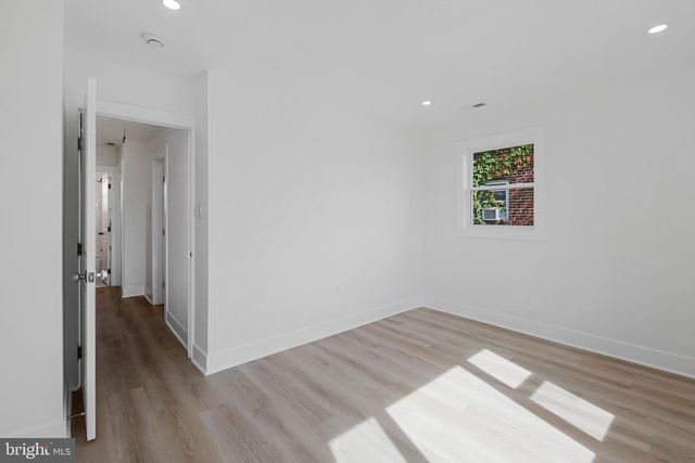 932 SOUTHERN AVE SE, Washington, DC 20032