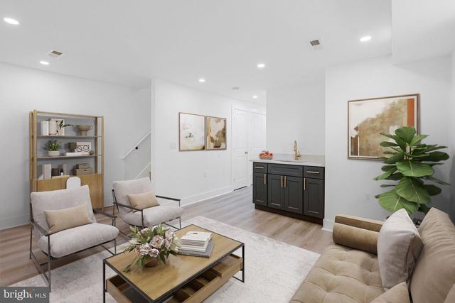 932 SOUTHERN AVE SE, Washington, DC 20032