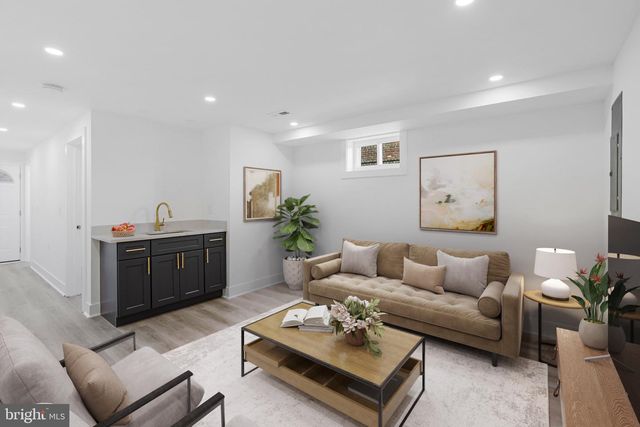 932 SOUTHERN AVE SE, Washington, DC 20032