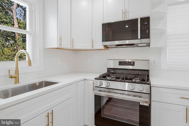 932 SOUTHERN AVE SE, Washington, DC 20032