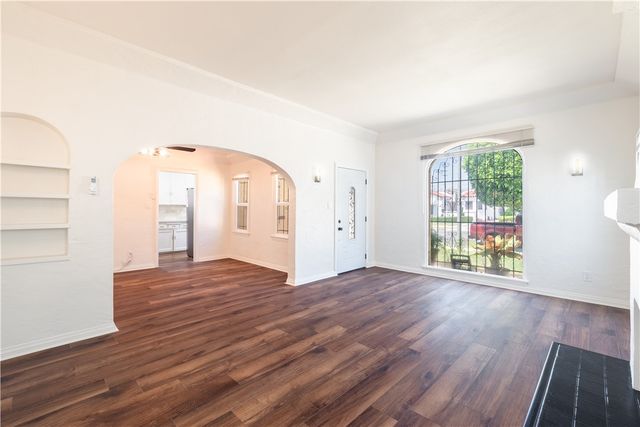 8930 S Hobart Blvd, Los Angeles, CA 90047