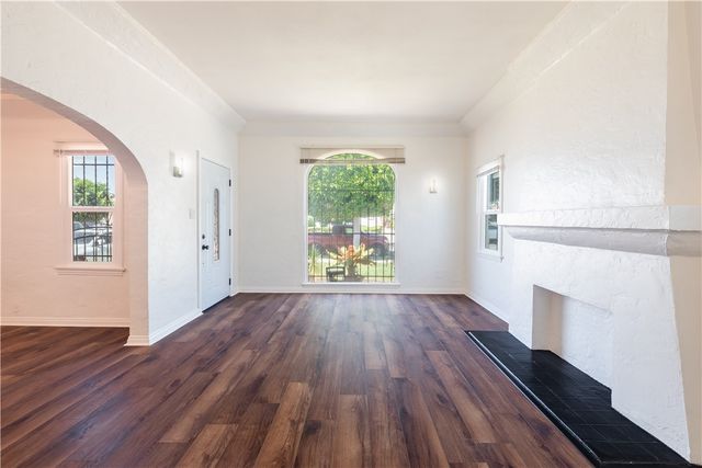 8930 S Hobart Blvd, Los Angeles, CA 90047