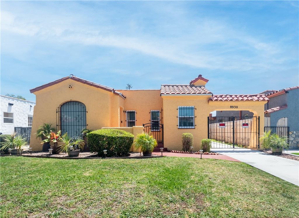 8930 S Hobart Blvd, Los Angeles, CA 90047