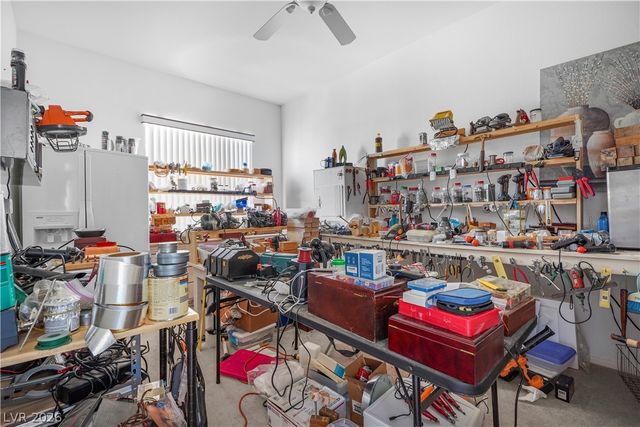 815 Roaring Falls Avenue, Henderson, NV 89052