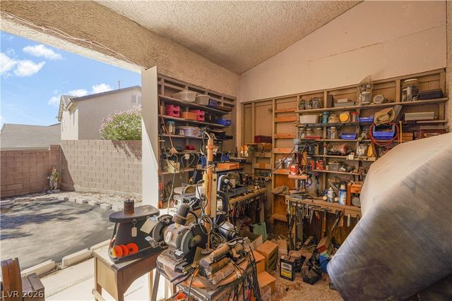 815 Roaring Falls Avenue, Henderson, NV 89052