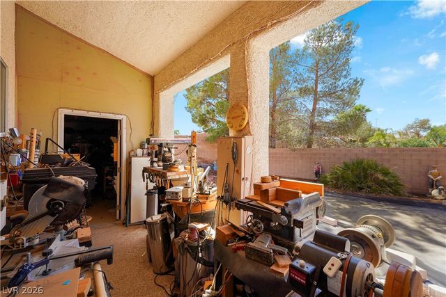 815 Roaring Falls Avenue, Henderson, NV 89052