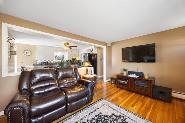 39 Dixie Terrace, Chicopee, MA 01020