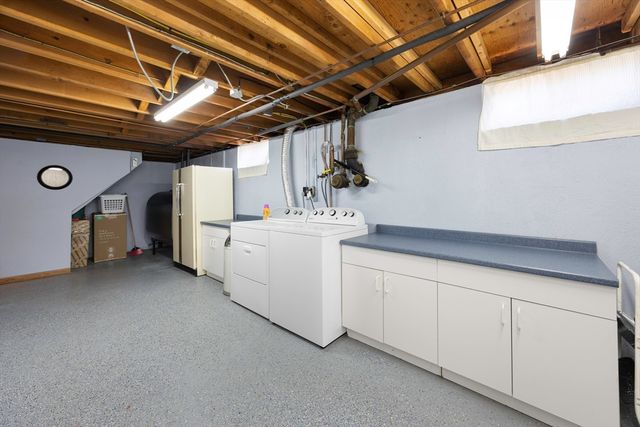 39 Dixie Terrace, Chicopee, MA 01020