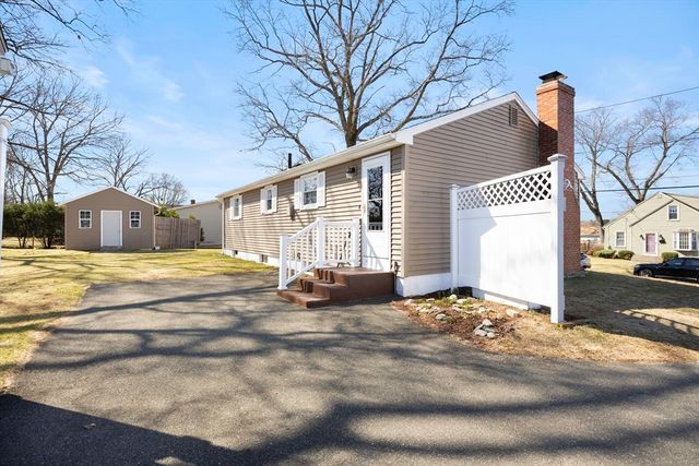39 Dixie Terrace, Chicopee, MA 01020