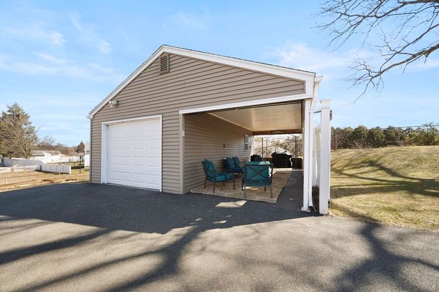 39 Dixie Terrace, Chicopee, MA 01020