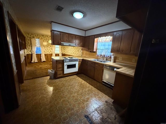 1406 Ridgway Road, Pine Bluff, AR 71603