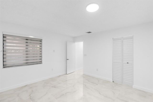 8340 NW 193rd Ln, Hialeah, FL 33015