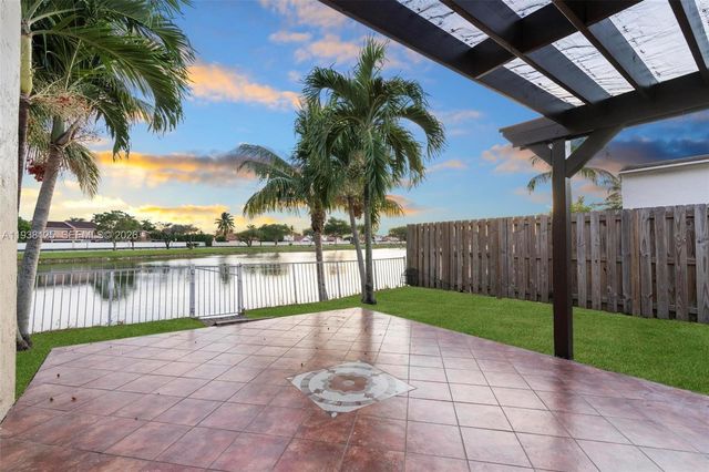 8340 NW 193rd Ln, Hialeah, FL 33015