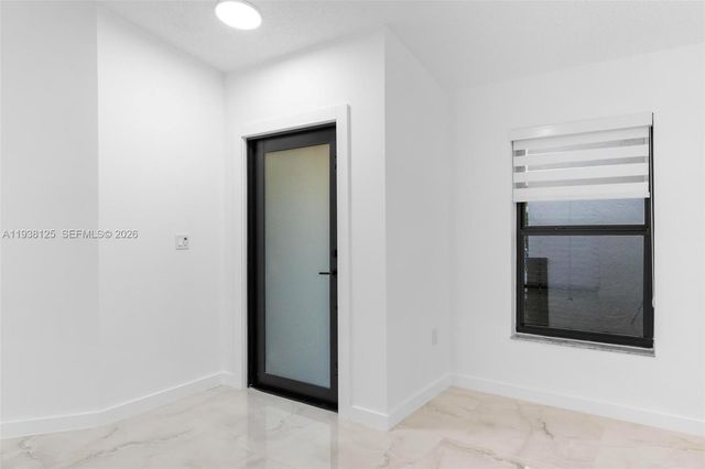 8340 NW 193rd Ln, Hialeah, FL 33015