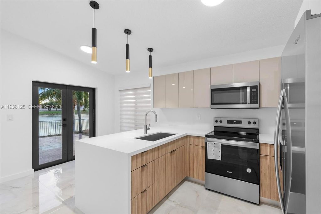 8340 NW 193rd Ln, Hialeah, FL 33015