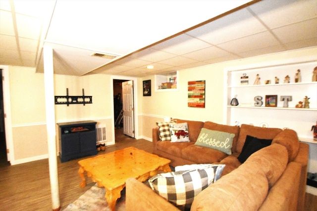 49 Parramatta Road, Beverly, MA 01915