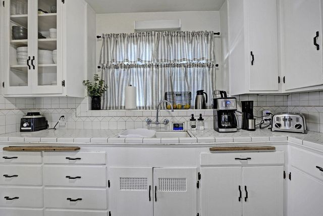 1337 Acacia St, Pittsburg, CA 94565