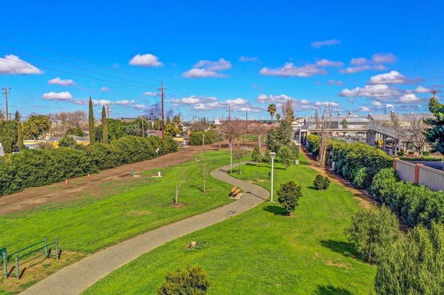 1337 Acacia St, Pittsburg, CA 94565