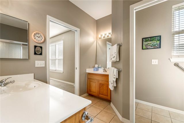 15 HIGHLAND Parkway, Bella Vista, AR 72715
