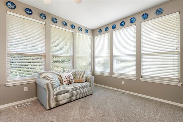 15 HIGHLAND Parkway, Bella Vista, AR 72715