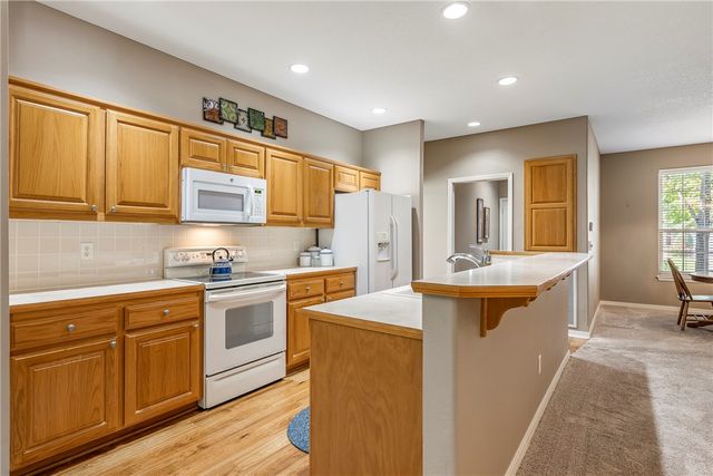 15 HIGHLAND Parkway, Bella Vista, AR 72715
