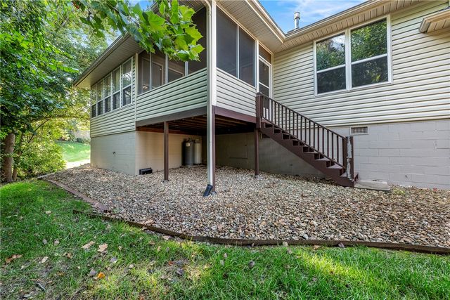 15 HIGHLAND Parkway, Bella Vista, AR 72715