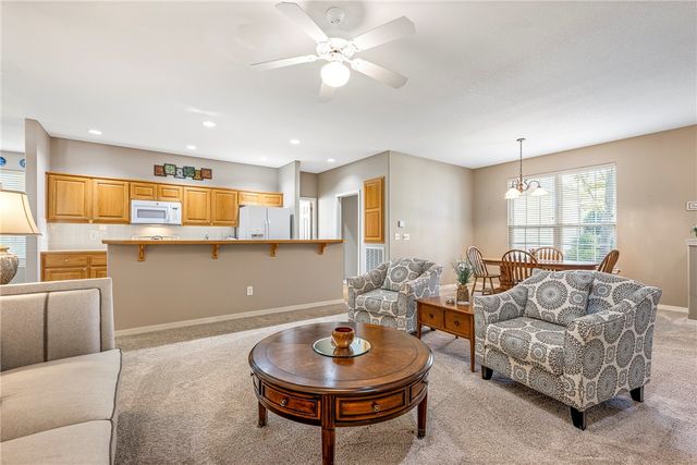 15 HIGHLAND Parkway, Bella Vista, AR 72715