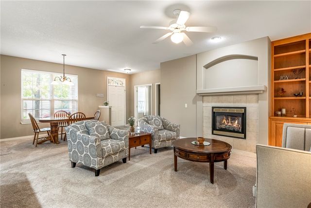 15 HIGHLAND Parkway, Bella Vista, AR 72715