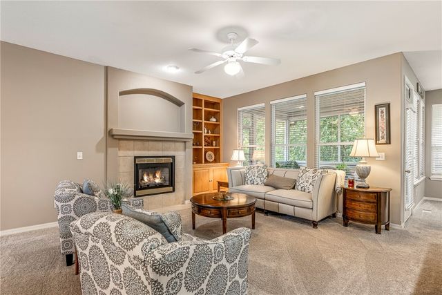 15 HIGHLAND Parkway, Bella Vista, AR 72715