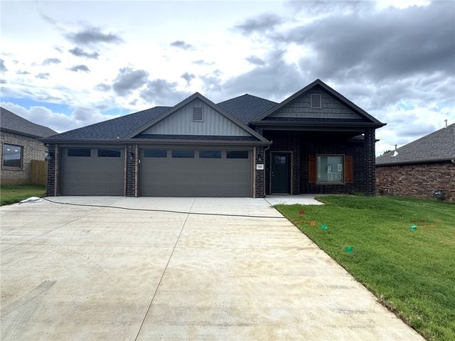243 S Eagle Mountain Street, Prairie Grove, AR 72753