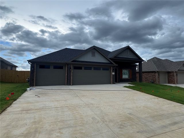 243 S Eagle Mountain Street, Prairie Grove, AR 72753