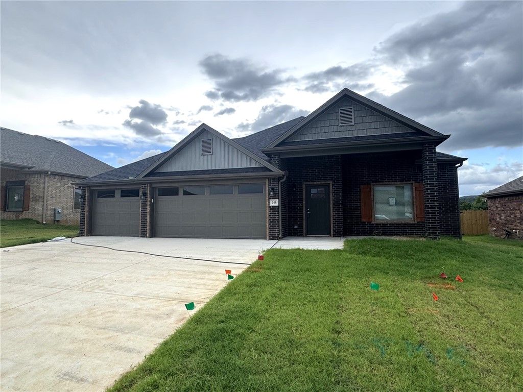 243 S Eagle Mountain Street, Prairie Grove, AR 72753