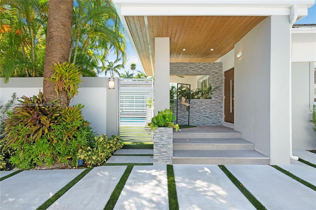 1616 S Bayshore Dr, Miami, FL 33133